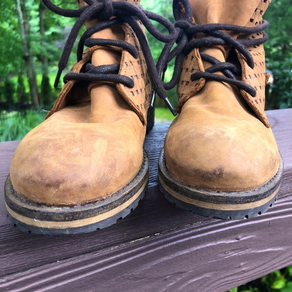 Lace up leather ankle boots - Picture 6 of 10